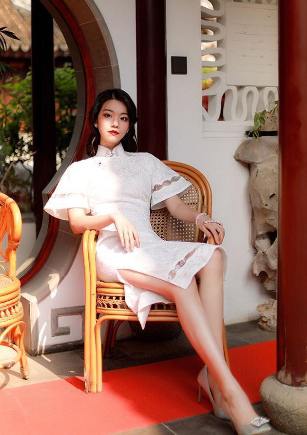 最时尚旗袍居然变得这么时髦，30岁女人穿刚刚好，优雅又显瘦