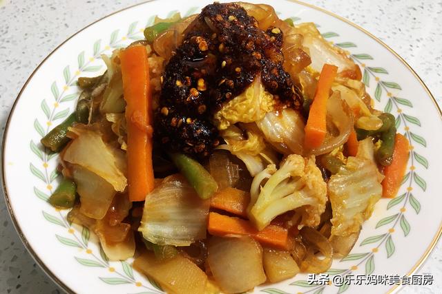 冬至前后，常吃此菜，不用放肉也很香，冷天烩一锅，暖和下饭