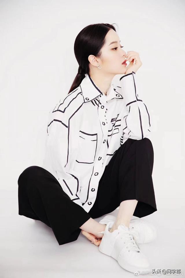 天上星|赵薇袁咏仪漫画风衬衫撞衫，明艳大方各有特色，你pick谁？