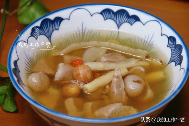 超级宝妈|孩子睡觉不踏实,我家经常炖莲子百合沙参汤,一年四季合适