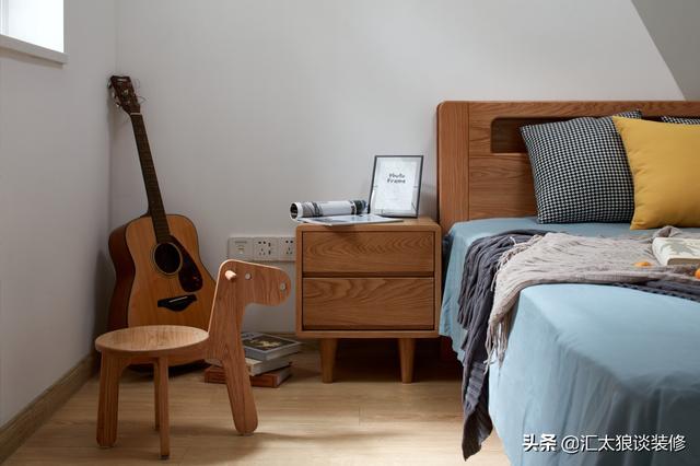 看来看去还是白色搭木色的装修最舒服耐看，初看不惊艳越看越喜欢