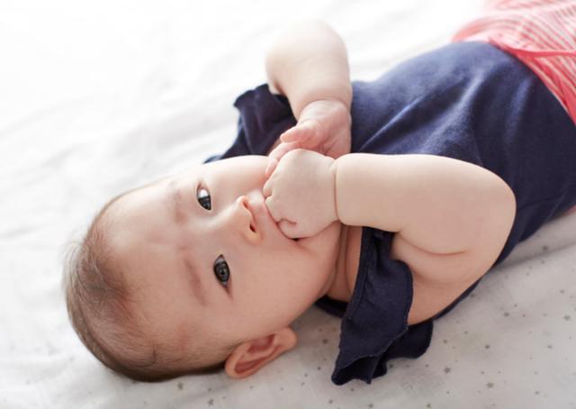 「你的育儿经」孩子指甲上的白点、月牙代表什么？这才是我听过最科学的解释~