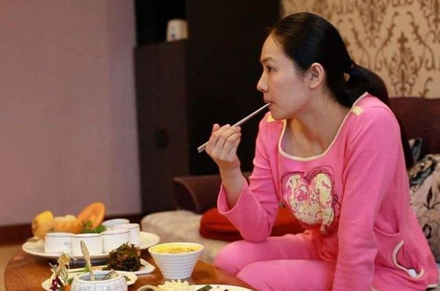 你的育儿经|“最霸气产妇”火了，生完孩子后自己走回病房，网友：太厉害了