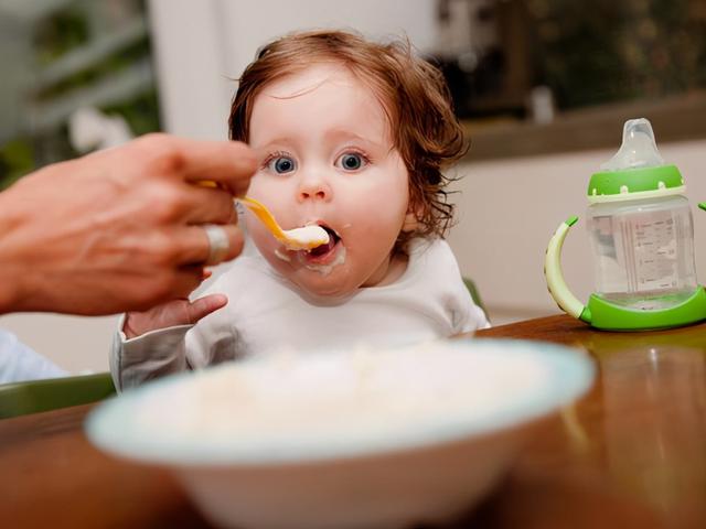 孩子出现这些反应，是积食的“底牌”，做好四点，让脾胃回归健康