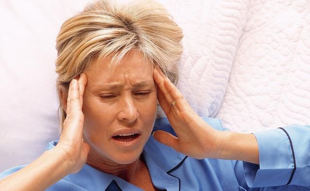 为何上年纪的女性容易失眠？或许跟4个原因有关，做好4点来改善