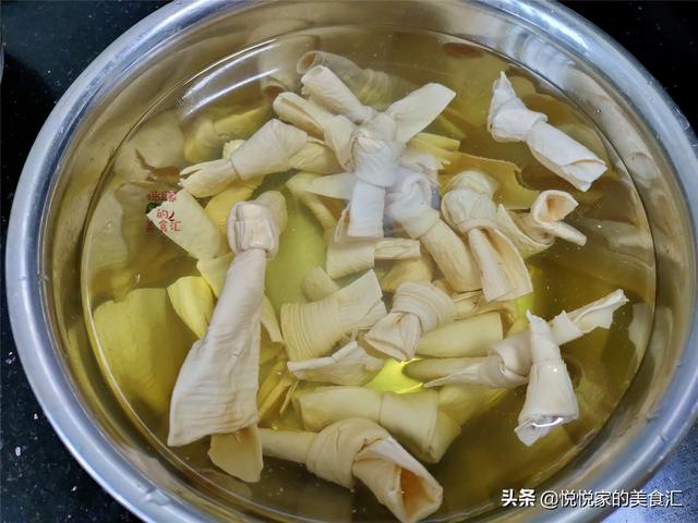 冬天，黄花菜和它是绝配，炖一锅比牛肉羊肉营养，要多给孩子吃