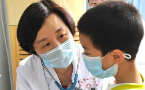 一家四口儿|4岁男童总说“屁屁痒”，宝妈以为是在撒娇，医生脱下裤子被臭晕