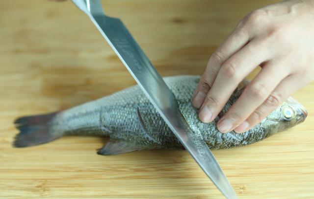 39万赞的清蒸大黄鱼，林更新晒晚餐照，想不想get一个同款