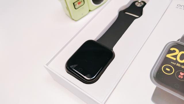 佩戴轻盈有范儿，omthing简悦智能手表高性价比之选