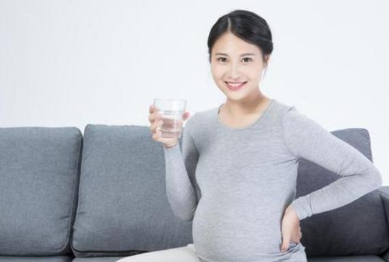 吉娜孕7月又晒身材，被吐槽过度营销，网友：别再误导孕妇形象