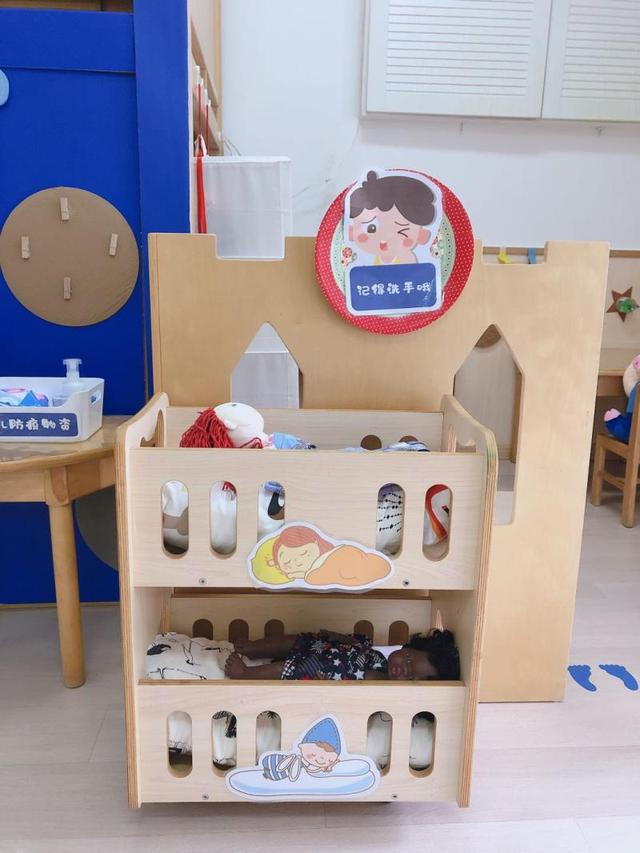 「上观新闻」为啥和孩子玩银行取钱角色扮演？特级园长：开园还有5天，家长别用病毒吓孩子