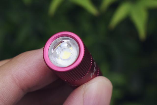 直充设计随身携带——OLIGHT i1R2粉色款钥匙手电赏玩