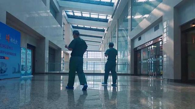 外科医生|“男子看完报告后比耶，我相信他读到一个好消息”，杭州医生“二楼后座”图文今天刷屏