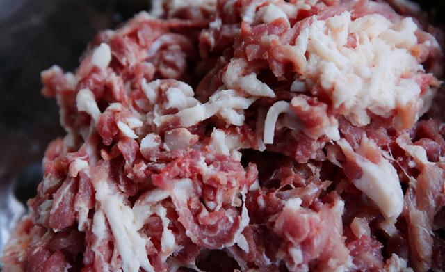 灌好的香肠，不要着急晒，学会正确做法，香肠更好吃，保存时间长