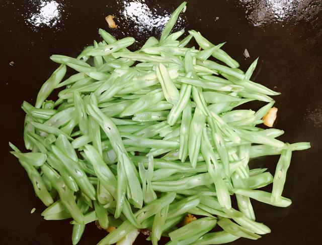 冬天，遇到我从不手软的蔬菜，每天吃一点，孩子常吃补钙还长个