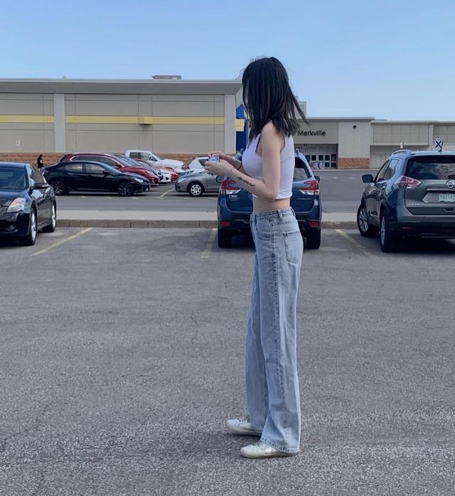 家住魔仙堡|这是37岁妈妈？唐嫣产后首次营业很少女，三招练就明星级小蛮腰