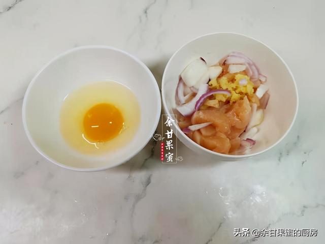 热乎乎的煲仔饭，暖胃暖身，有肉有蔬菜，做法也简单