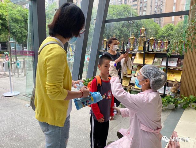 超级宝妈|“神兽”返园!直击成都高新区幼儿园复学第一现场