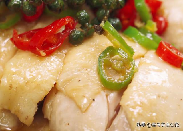 居家分享藤椒鸡的简单做法，鲜辣味美，肉嫩多汁，解馋的家常美食