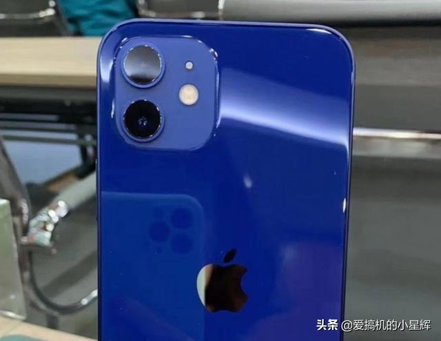 李楠吐槽iPhone12蓝色版本难看，金色和绿色都比它好看