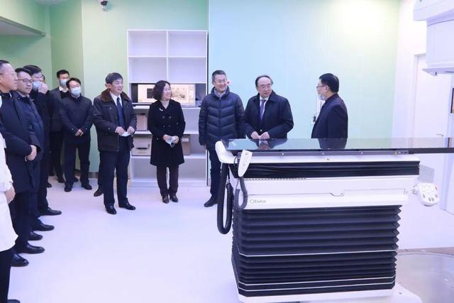 喜讯！泰安市首台可视化直线加速器装机落成仪式在山一大二附院举行