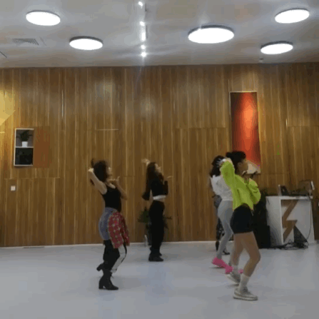 《乘风破浪的姐姐》，一场网友的狂欢，却与女团无关资讯早知道