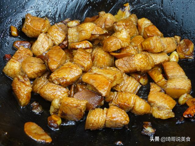 天一冷，我特馋这个菜，从小吃不腻，每周炖上一锅，热乎乎真解馋