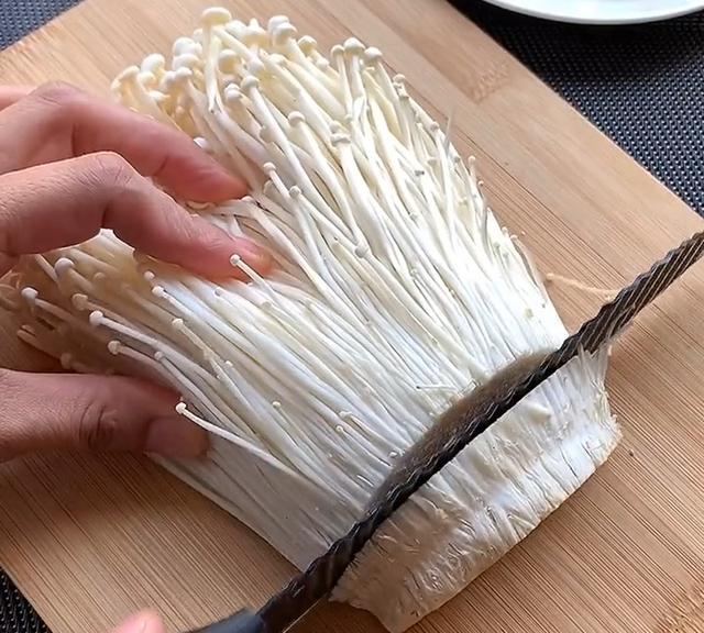 天冷吃它，比肉还好吃，酱香浓郁，一口一个，好吃得停不下来