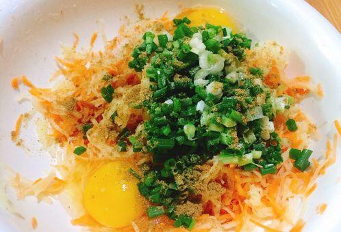 1个萝卜，2个鸡蛋，混合均匀上锅一煎，3天不吃馋得慌，非常香