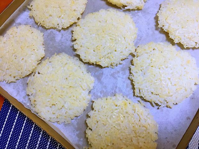 在家自制锅巴，做法很简单，咬一口又香又脆，全家都爱吃