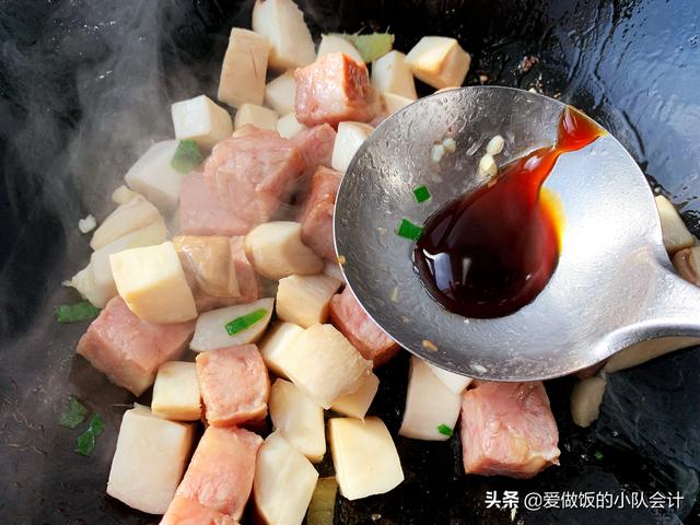 牛肉粒不要直接炒，掌握腌制的小窍门，炒出来滑嫩好吃不发柴