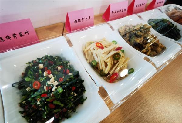 食堂|搞食堂革命，不做“必剩客”！主厨用边角料做菜：腌制菜根免费，菜根肉片2元