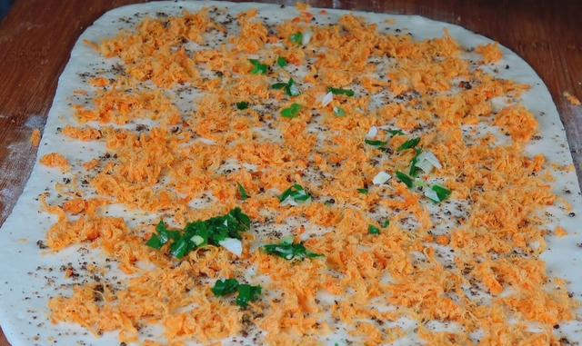 教你花卷新做法，不用提前发面，现做现吃，咸香松软，孩子超爱吃