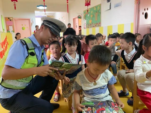 超级宝妈|庆“六一”| 南城交警把“安全”带进校园