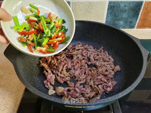 家常小炒牛肉：口感又鲜又嫩，好吃又下饭