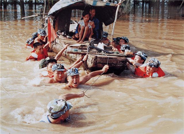 百年瞬间|1998年抗洪救灾