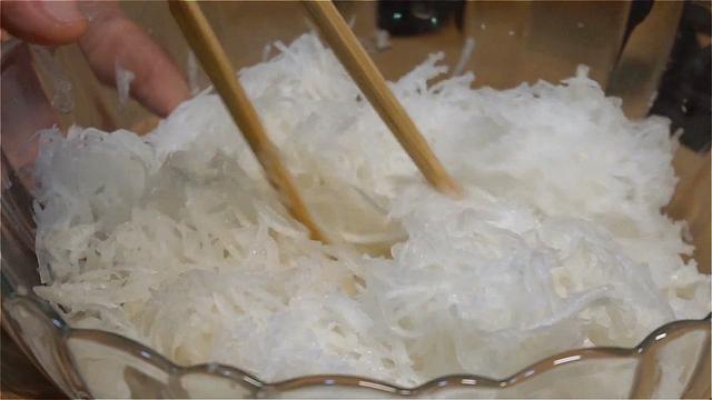 萝卜馅饼家常做法，皮薄馅大，味道鲜美，一家人都爱吃，太香了