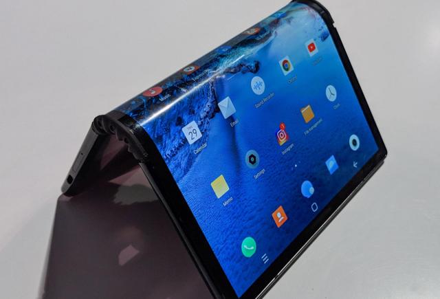 现在所有国产机型厚重，玻璃手感甚至和磨砂对比，算是独一无二的