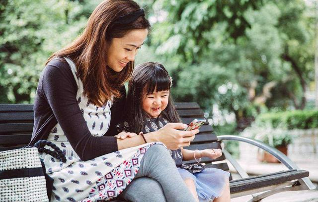 超级宝妈：变“聊天群”，消息不断，家长：我想退群可以吗？