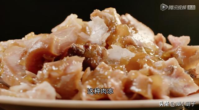 山东这家早餐店火了，猪头肉卷煎饼，30元1斤，网友：太便宜了