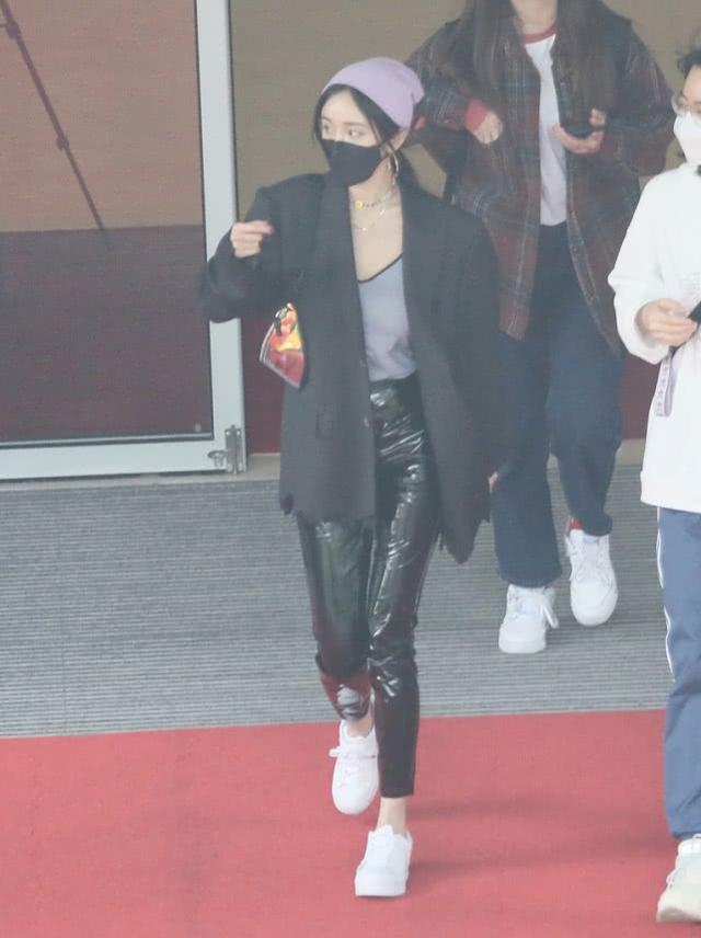 「时尚迪科」爱上香芋紫，鞠婧祎把卫衣衬衫穿出仙气！吴昕失手衣品不如沈梦辰