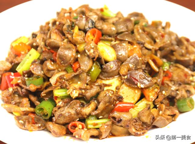 爆炒鸡杂不要焯水，教你饭店做法，多加1步，快速出锅，鲜嫩不腥