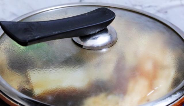 下酒菜的首选，自己做的卤味，比外面的新鲜卫生，还有料