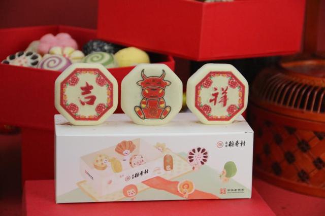 北京|品品“哞哞饼”尝尝过年味儿，国潮年货热销