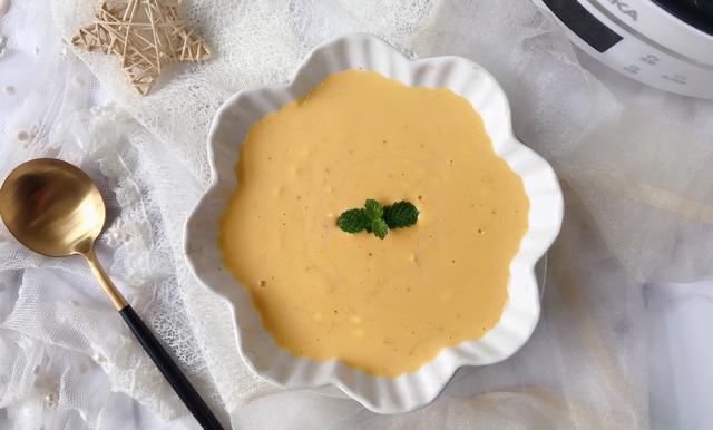 奶油南瓜浓汤：典型的西餐吃法，味道确实不错