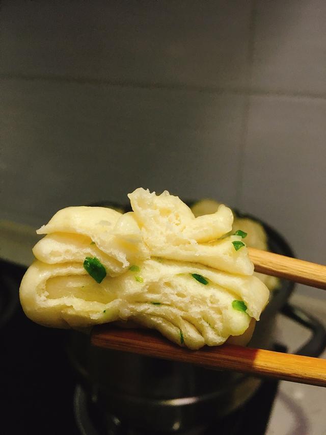 蒸花卷时葱花变色？教你1个小妙招，让你的花卷春意盎然