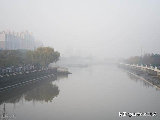 伸手不见五指，多地出现浓雾