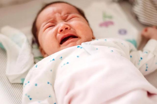【你的育儿经】婴儿半夜总是“醒来”好几次，宝宝睡眠规律、应对策略，一文讲清