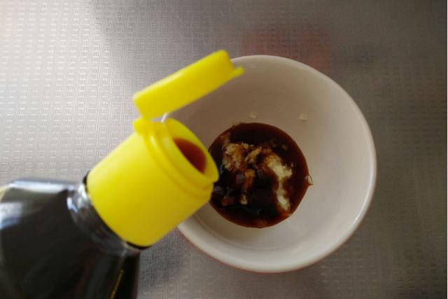 来到东北才知道，大蒜还有这吃法，跟鸡蛋一起吃，给红烧肉也不换