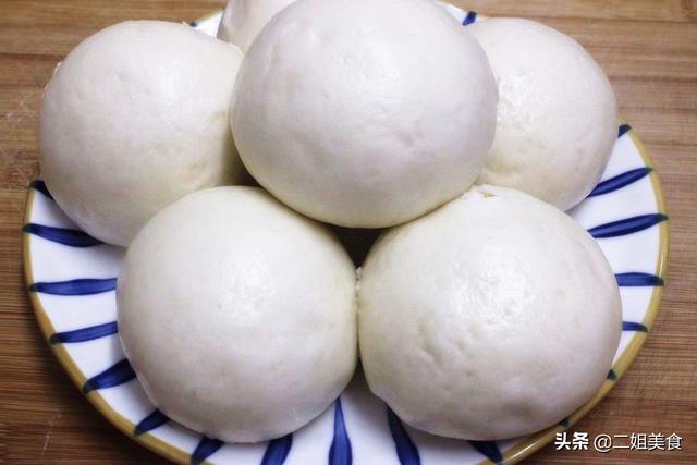冬天做馒头，别只会加酵母粉发面，多做2步，发面快还蓬松好吃
